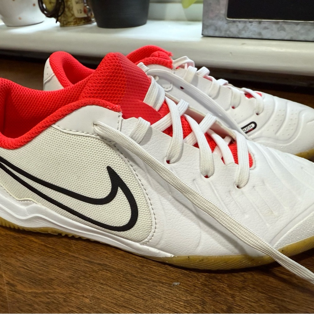 Nike Tiempo Jr. Legend 10 Academy IC youth futsal indoor soccer shoes size 3.5